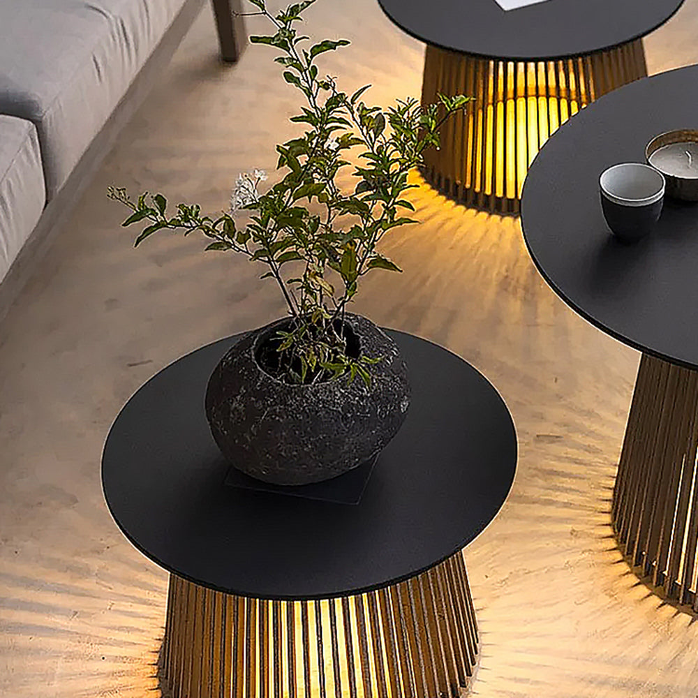 Ray Table Metal Lampe de sol rechargeable/solaire en métal et extérieur