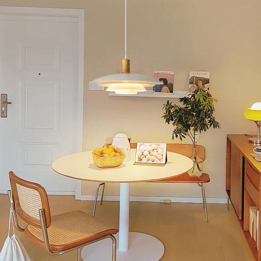 Moderne LED-Pendelleuchte Valentina aus weißem Holz und Metall für Schlafzimmer