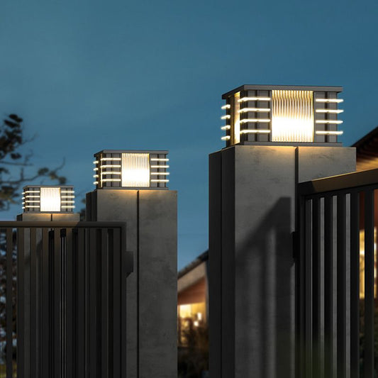 Ray Moderne quadratische Solar-Stehlampen aus Metall und Glas für den Außenbereich, Schwarz