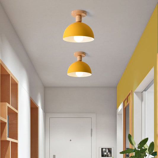 Moderne LED-Deckenleuchte aus Holz von Muto