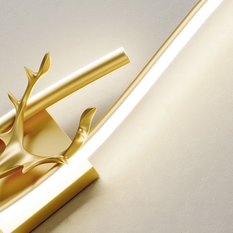 Arisha moderne lineare LED-Wandleuchte aus Metall, Schwarz/Gold