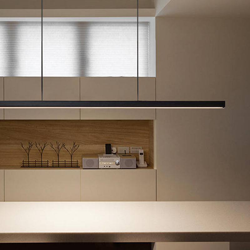 Suspension linéaire Orva minimaliste classique noire et blanche
