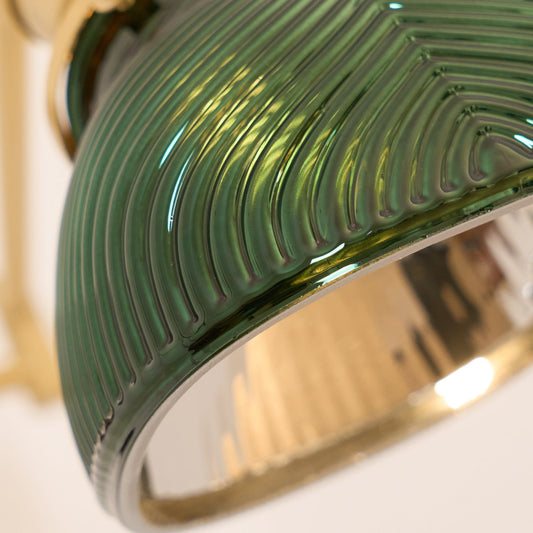 Lampada da parete Emeric con braccio oscillante regolabile e paralume in vetro verde