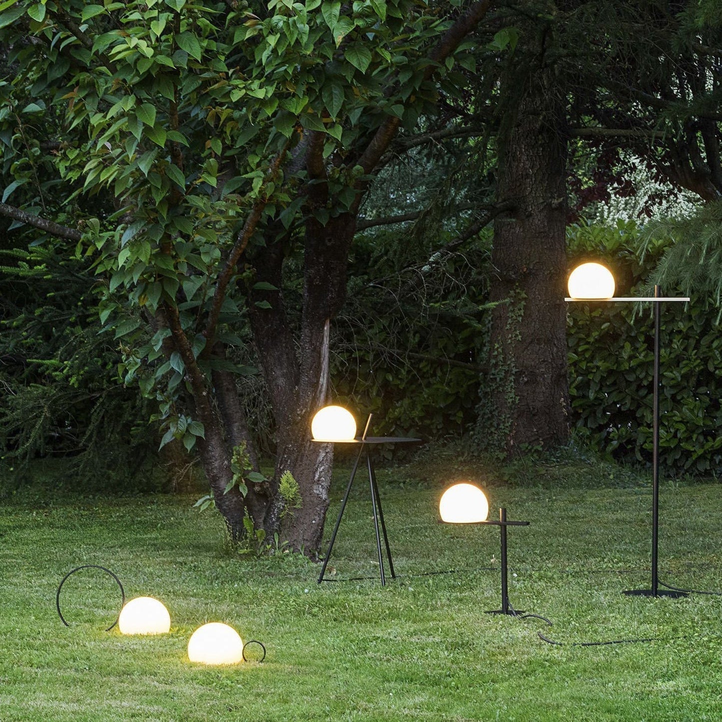 Ray Solar Tripod Outdoor Table Floor Lamp