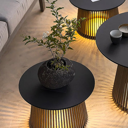 Ray Table Metal Lampe de sol rechargeable/solaire en métal et extérieur