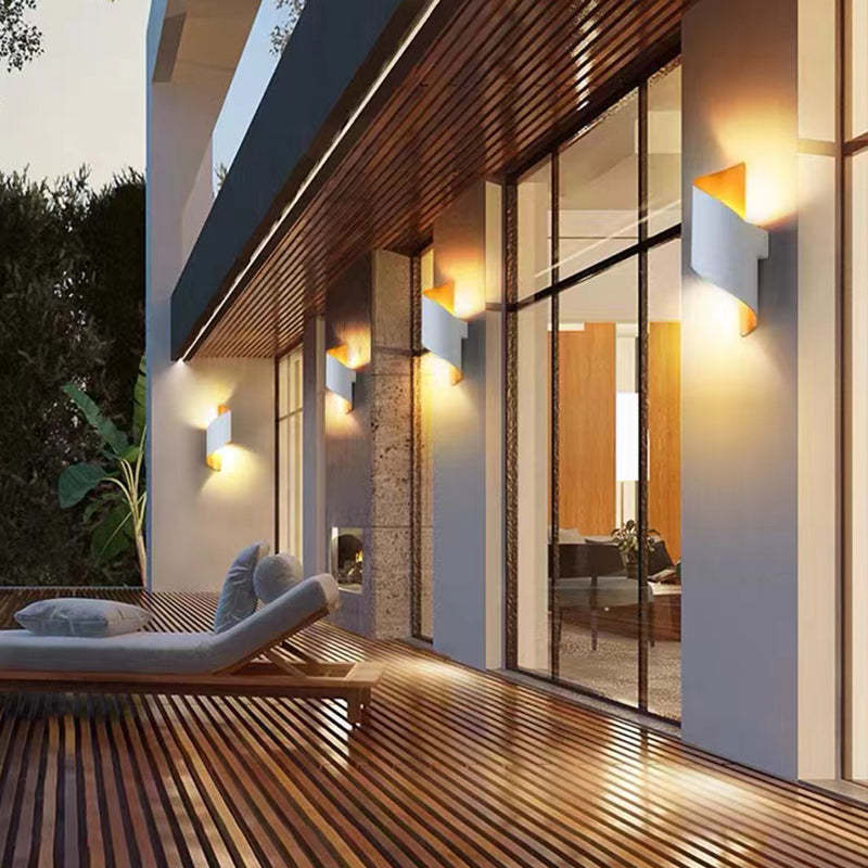Travin Modern Conch Shape Spiral Outdoor Wall Lamp, Black/White/Gold