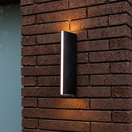 Ray moderne metalen buitenwandlamp met driehoekig prisma, zwart/zilver