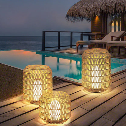 Ray Vintage Lantern Rattan Stehlampe, Festverdrahtet/Solar, Beige