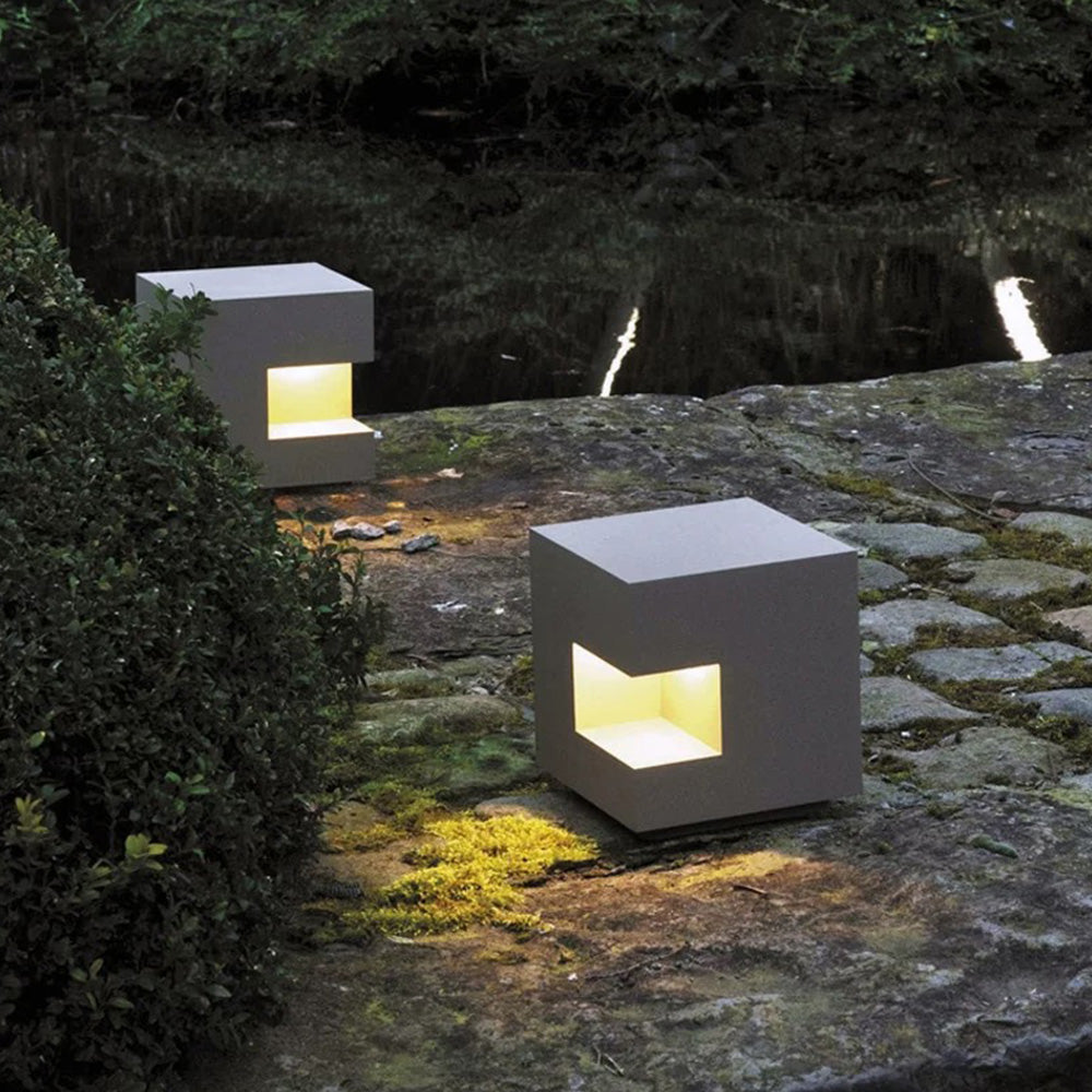 Ray Simple Cube Solar-/wiederaufladbare Metall-Stehlampe, Schwarz