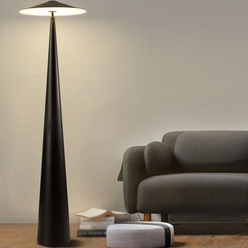 Salgado Moderne untertassenförmige Metall-Stehlampe, Schwarz