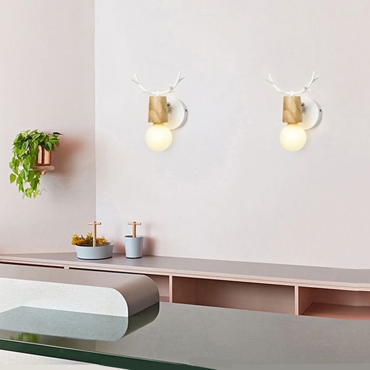 Muto Moderne Wandleuchte aus Geweihholz/Glas, Schlafzimmer/Badezimmer