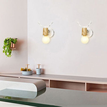 Muto Moderne Wandleuchte aus Geweihholz/Glas, Schlafzimmer/Badezimmer