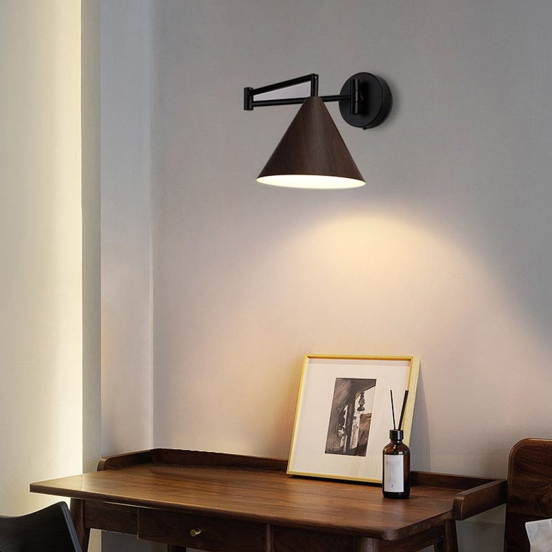 Muto kegelvormige verstelbare wandlamp, metaal/hout, slaapkamer