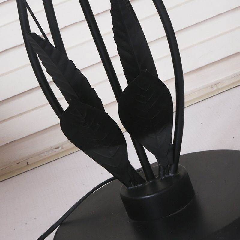 Lampadaire noir à branches de fleurs Bella, salon
