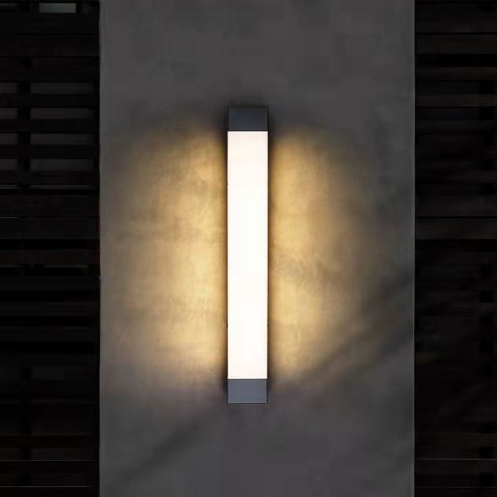 Ray Minimalistische lineare Außenwandleuchte aus Metall, Schwarz