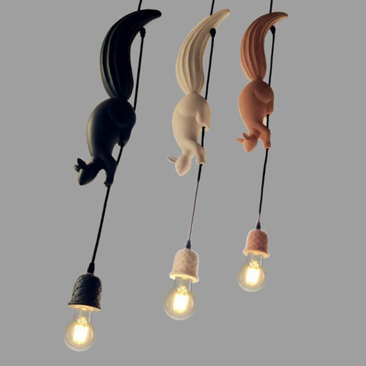 Aria Pendelleuchte Eichhörnchen/Tannenzapfen, modern, Kunstharz, Restaurant
