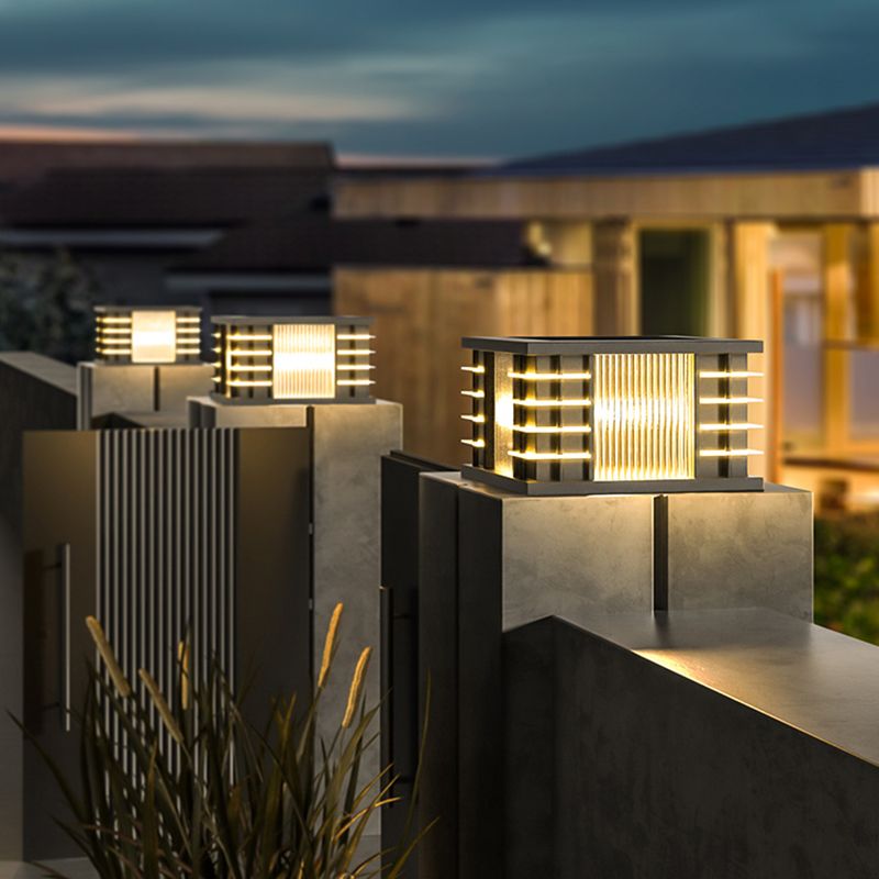 Ray Moderne quadratische Solar-Stehlampen aus Metall und Glas für den Außenbereich, Schwarz