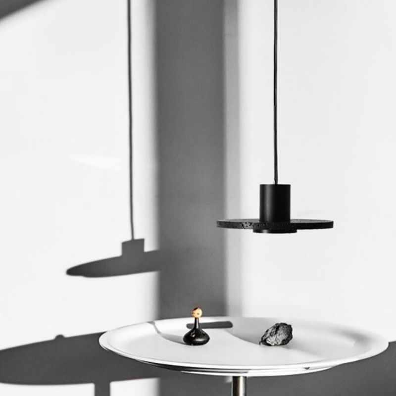 Lampe à suspension post-moderne design noire Arisha