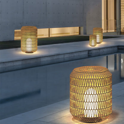 Ray Vintage Lantern Rattan Stehlampe, Festverdrahtet/Solar, Beige