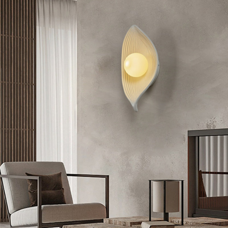 Moderne LED-Wandleuchte Aria für Wohnzimmer in Schwarz/Weiß/Holz