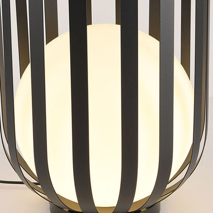 Ray Modern Globe Solar-/wiederaufladbare Stehleuchte für den Außenbereich, Schwarz