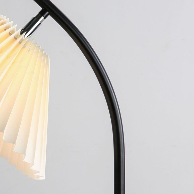 Moderne Arc-Stehlampe aus plissiertem Metallgewebe von Ozawa, 3 Farben