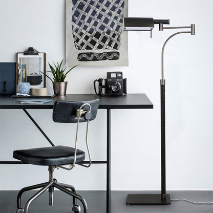 Moderne schwarze Stehlampe von Salgado Design, Leder und Metall