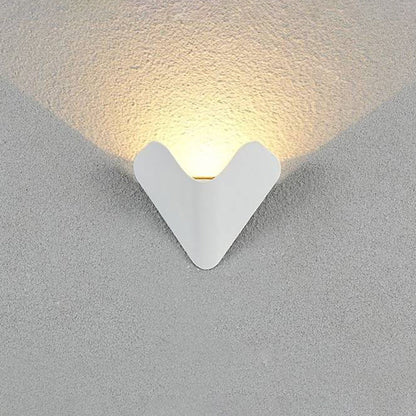Ray Minimalist Triangle Metal Outdoor Wall Lamp, Balck/White