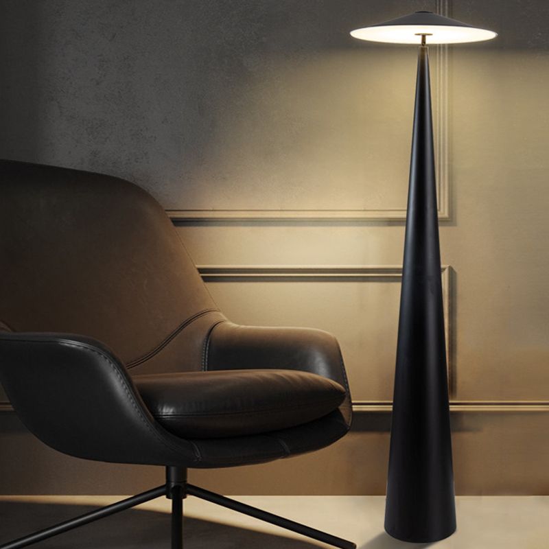 Salgado Moderne untertassenförmige Metall-Stehlampe, Schwarz