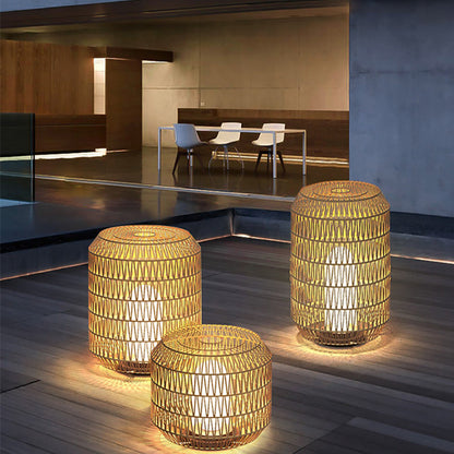Ray Vintage Lantern Rattan Stehlampe, Festverdrahtet/Solar, Beige