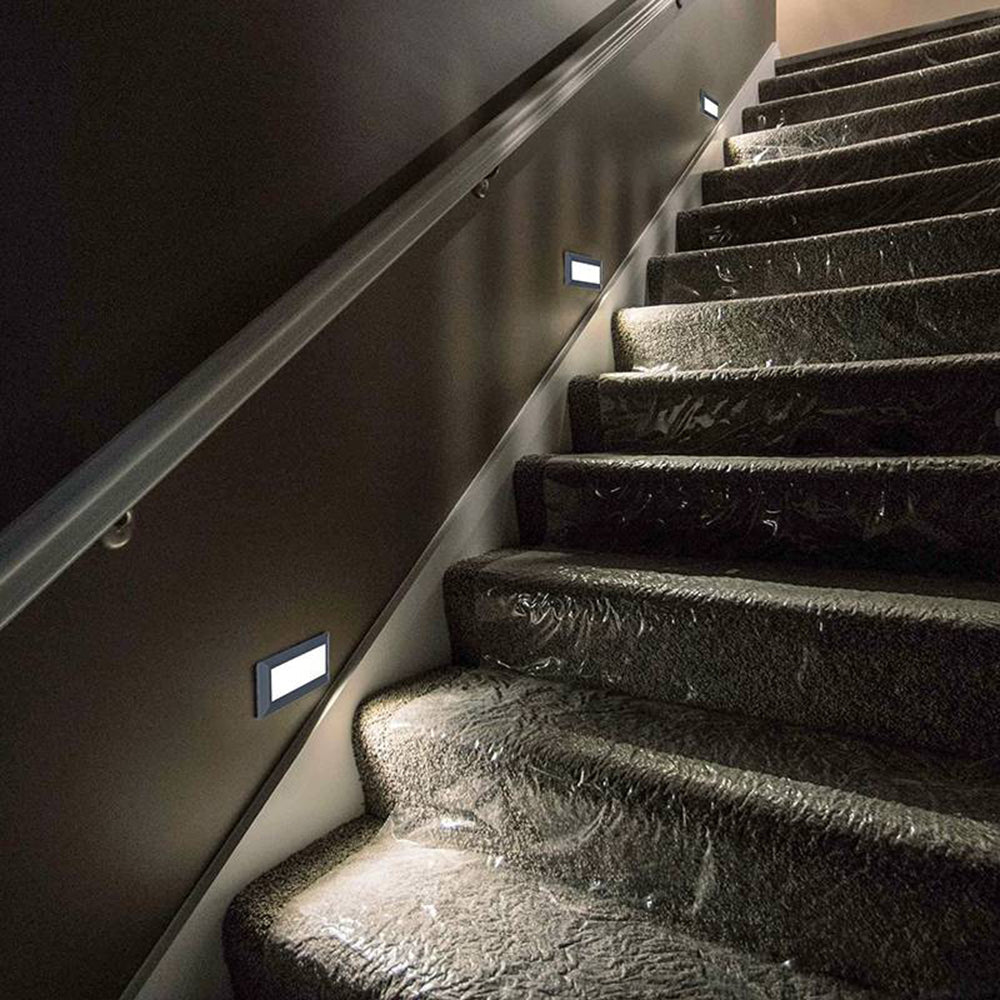 Lampe de terrasse/marche extérieure rectangulaire en métal moderne Ray, noir