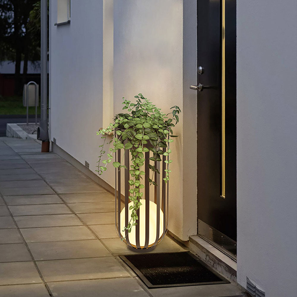 Ray Modern Globe Solar-/wiederaufladbare Stehleuchte für den Außenbereich, Schwarz