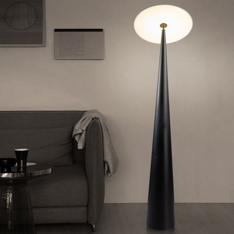 Salgado Moderne untertassenförmige Metall-Stehlampe, Schwarz