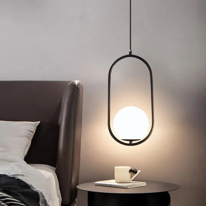 Lampe à suspension globe ovale minimaliste à cadre doré et noir Valentina