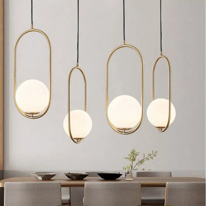 Lampe à suspension globe ovale minimaliste à cadre doré et noir Valentina
