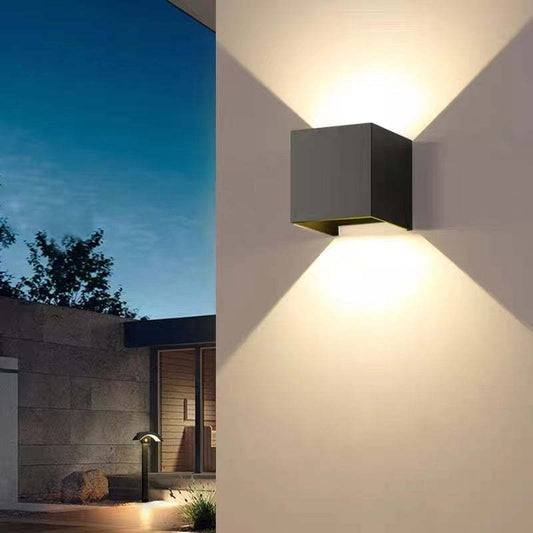 Applique murale d'extérieur carrée réglable Nexu moderne à LED