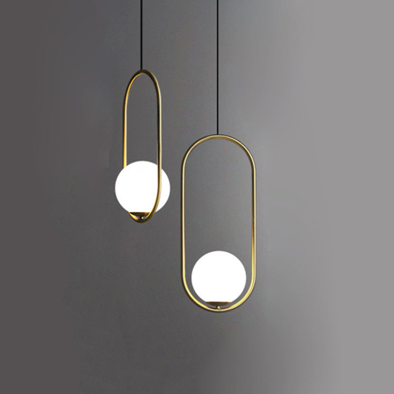 Lampe à suspension globe ovale minimaliste à cadre doré et noir Valentina