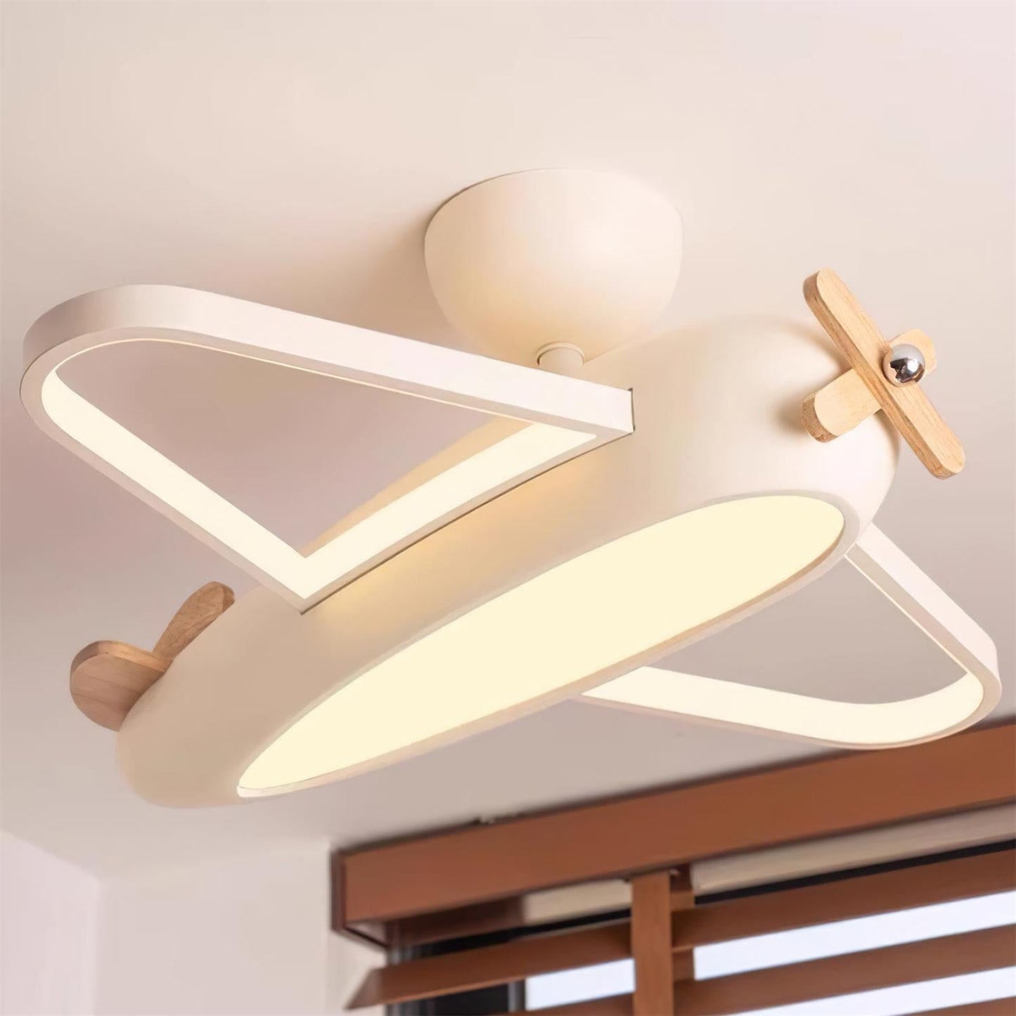 Plafonnier avion pour chambre d'enfant au charme ludique