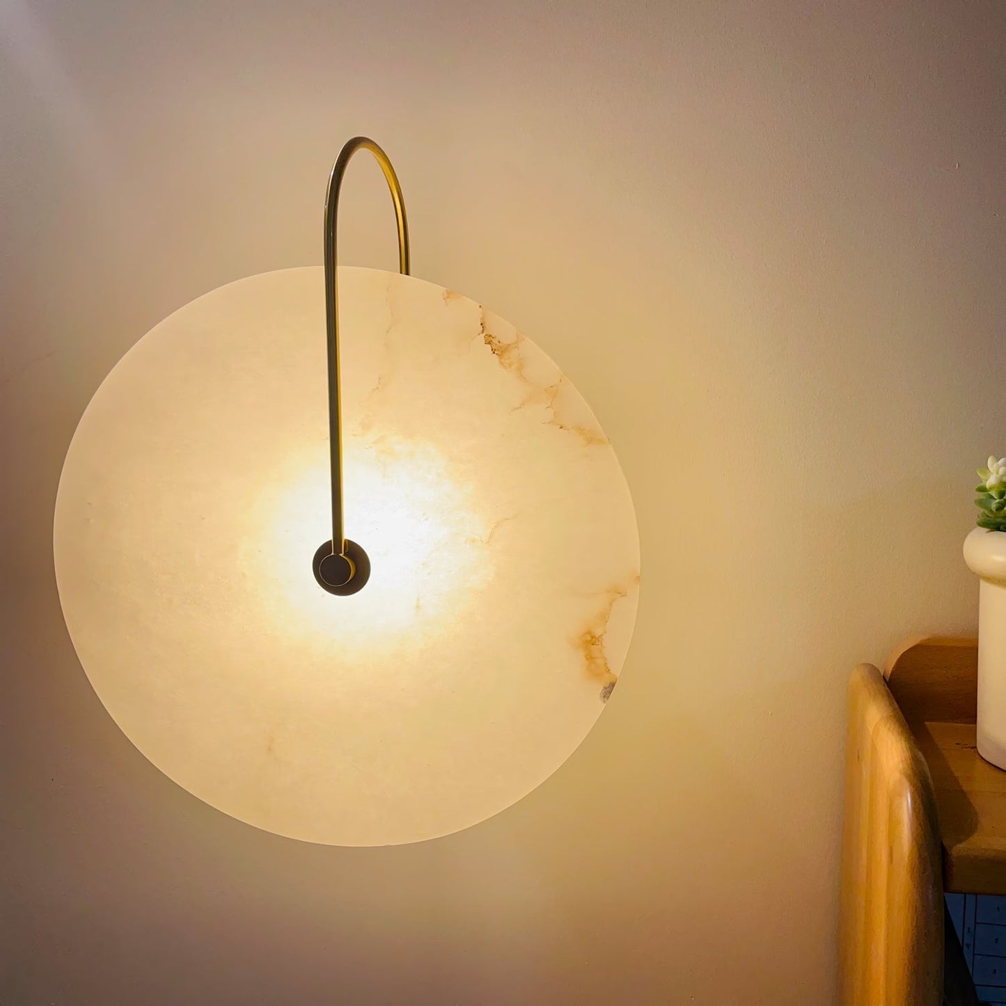 Kristy Alabaster Applique Murale LED Ronde Circulaire Iconique