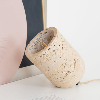 Lampe de table conique en travertin Mysilarae