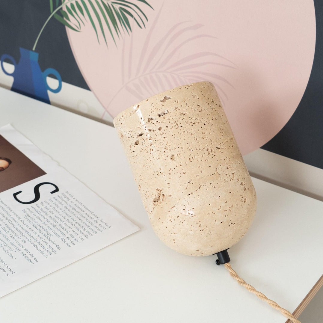 Lampe de table conique en travertin Mysilarae