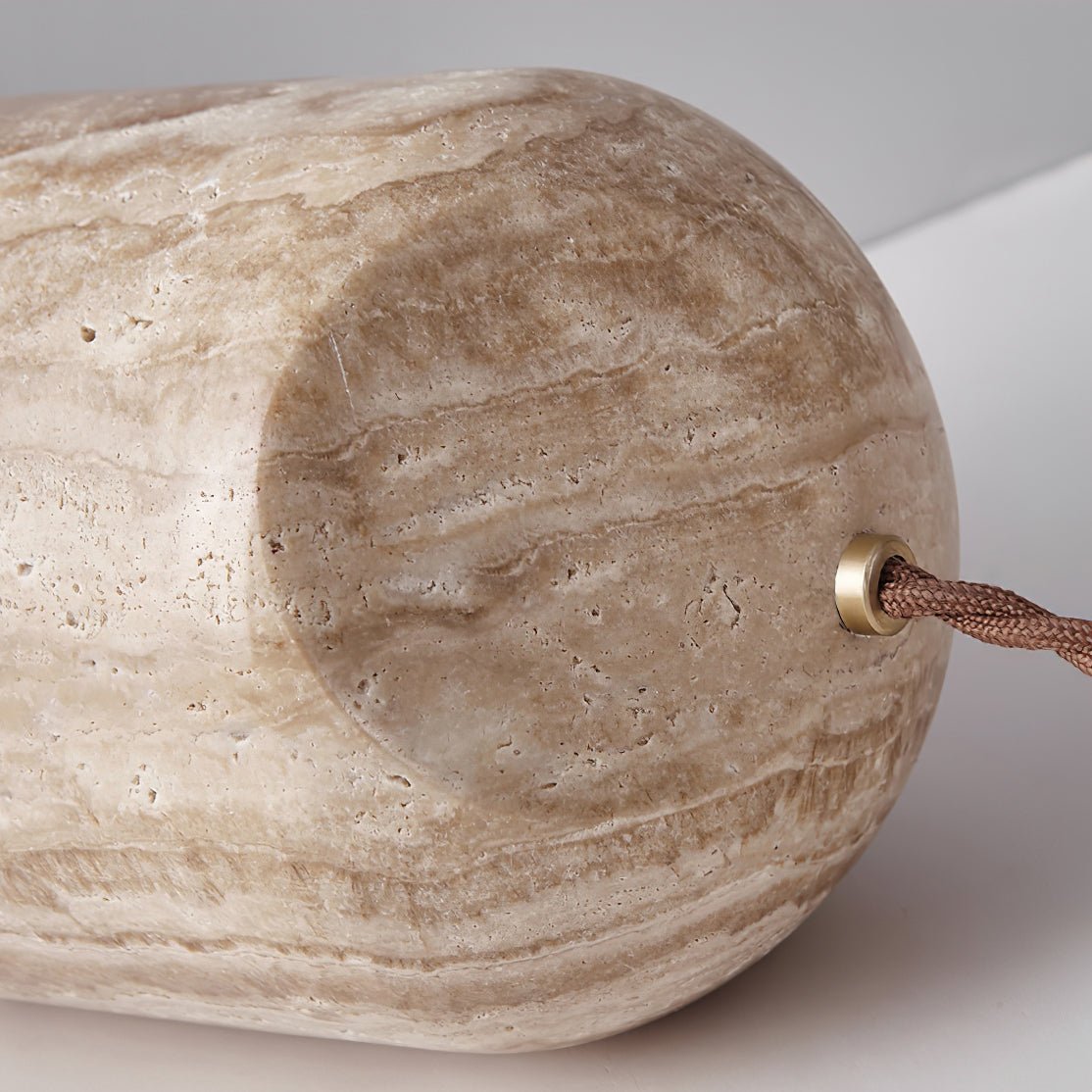 Lampe de table conique en travertin Mysilarae