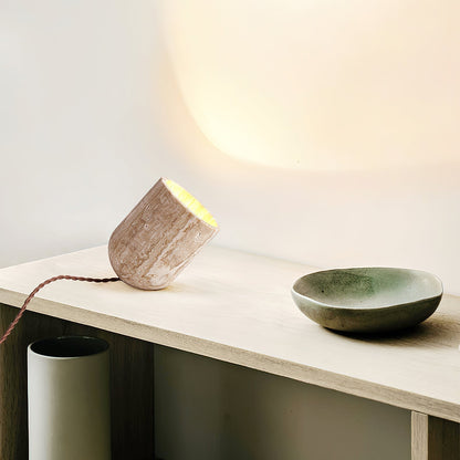 Lampe de table conique en travertin Mysilarae