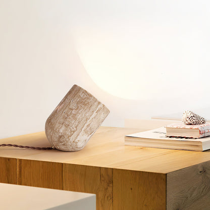 Lampe de table conique en travertin Mysilarae