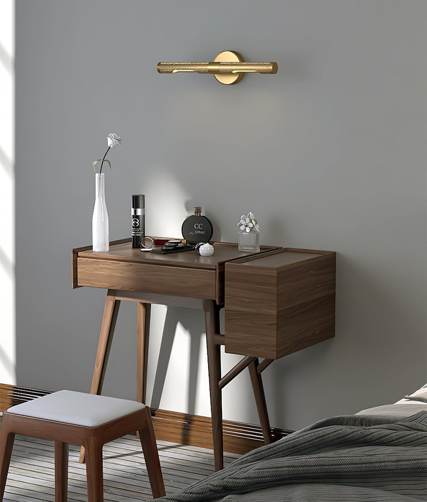 Solvain Modern Brass LED Wall Light