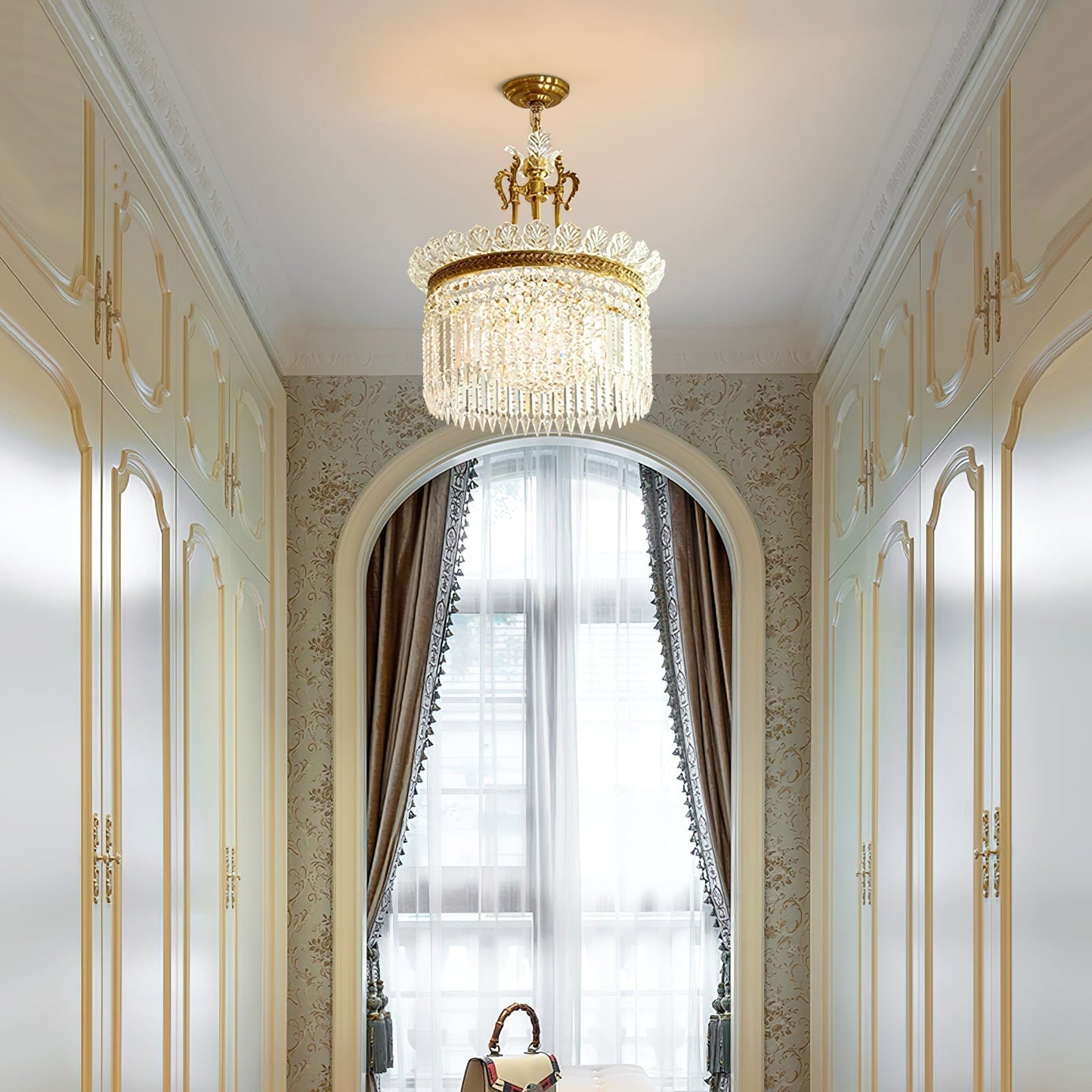 Xelra Chandelier Brass & Crystal
