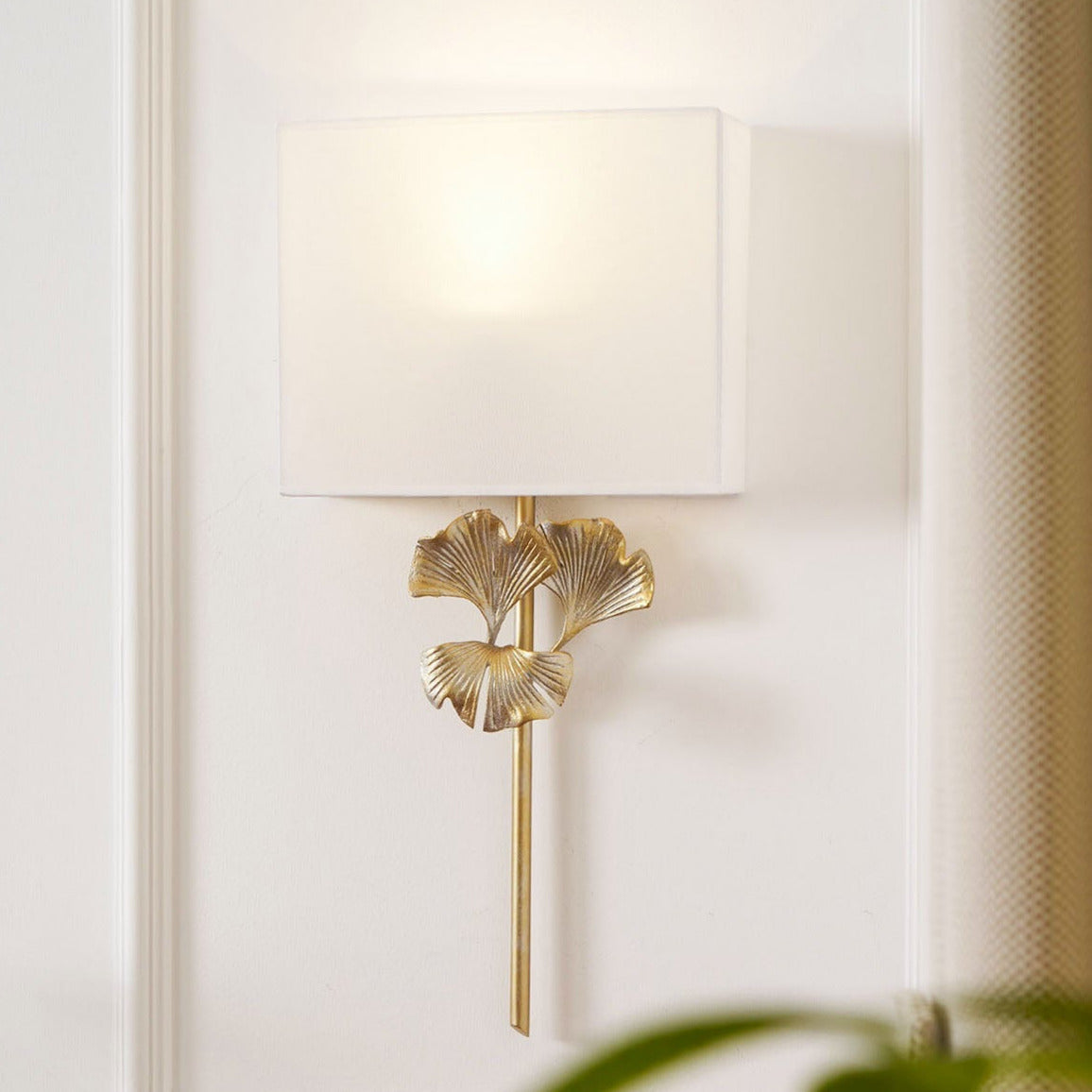Daisy Wall Lamp Ginkgo Leaf