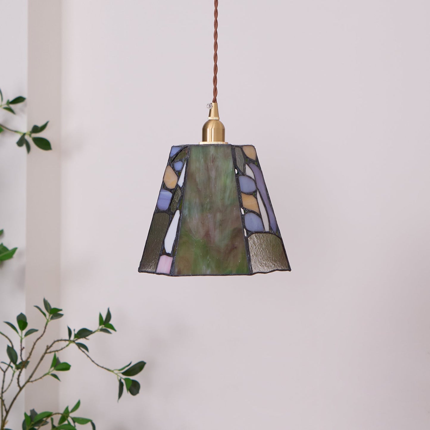 Suspension en vitrail de style Tiffany Mavine