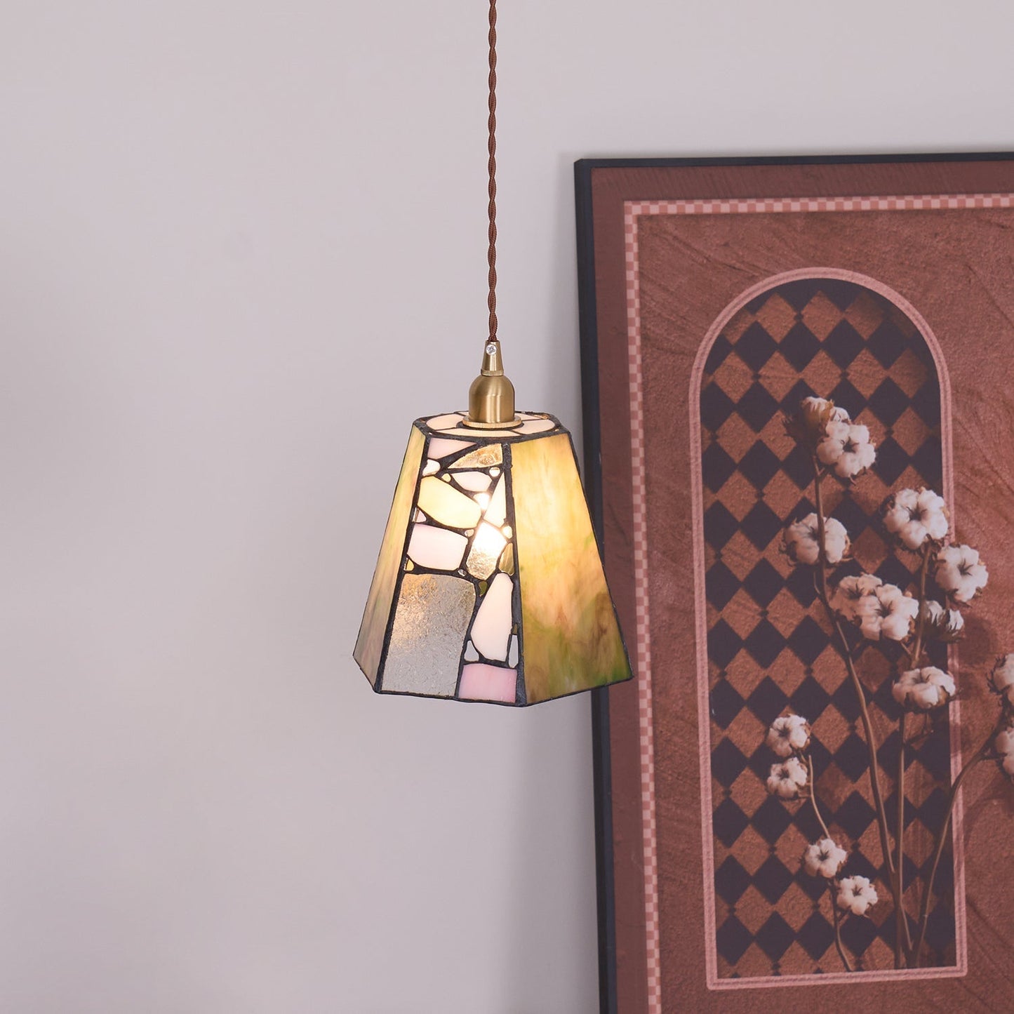 Suspension en vitrail de style Tiffany Mavine