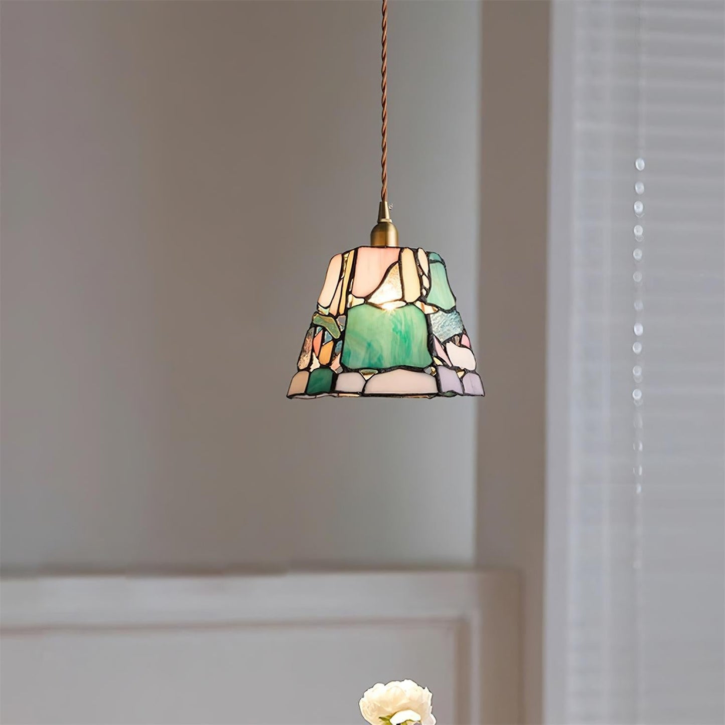 Suspension en vitrail de style Tiffany Mavine